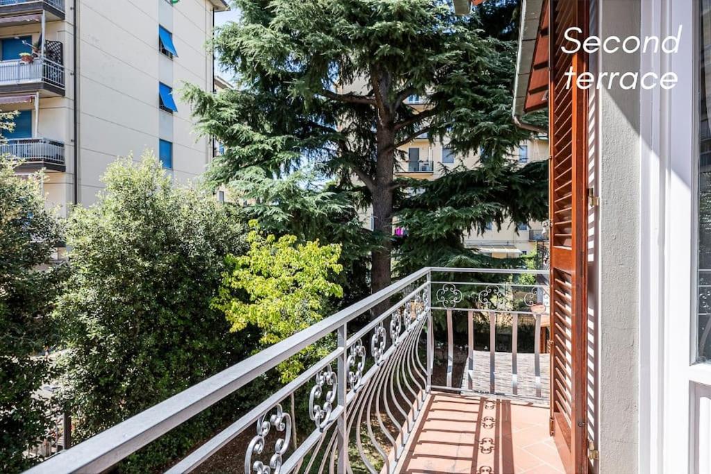 Easy Florence سْكانديتْشي المظهر الخارجي الصورة