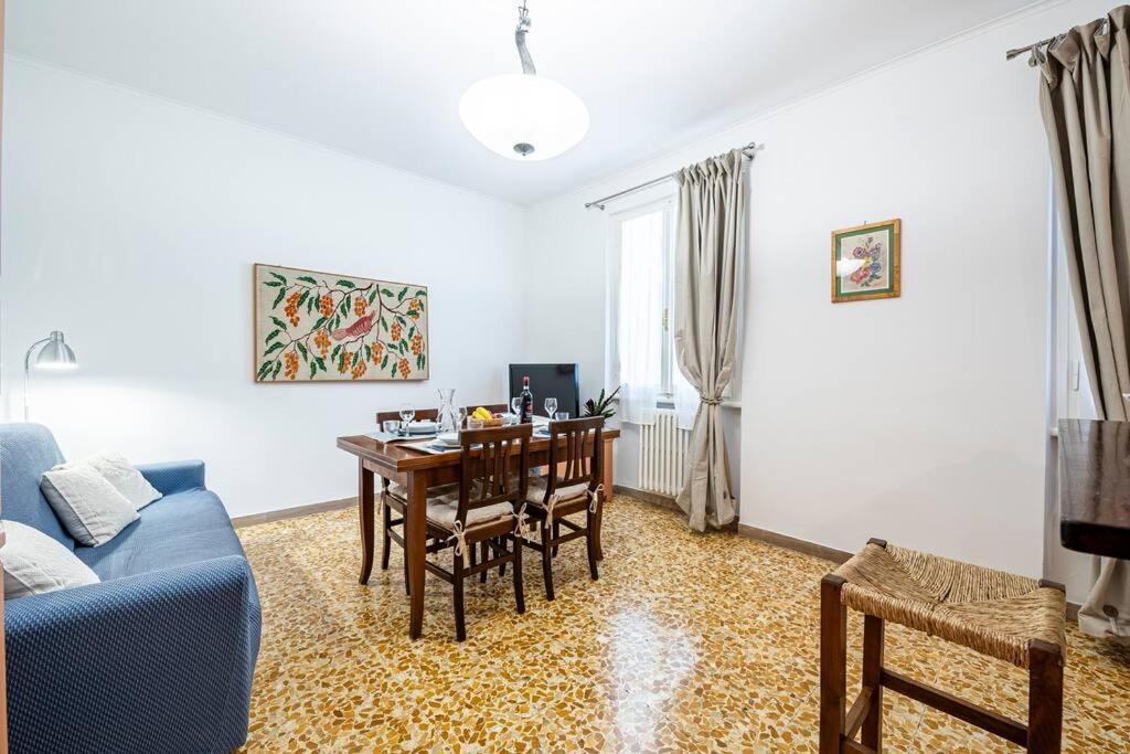 Easy Florence سْكانديتْشي المظهر الخارجي الصورة